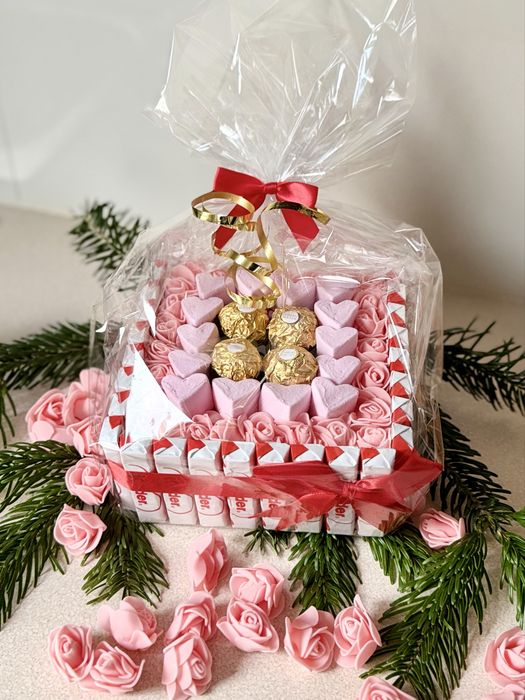Pudełko prezentowe słodyczy/box prezentowy  z róż, ferrero rocher