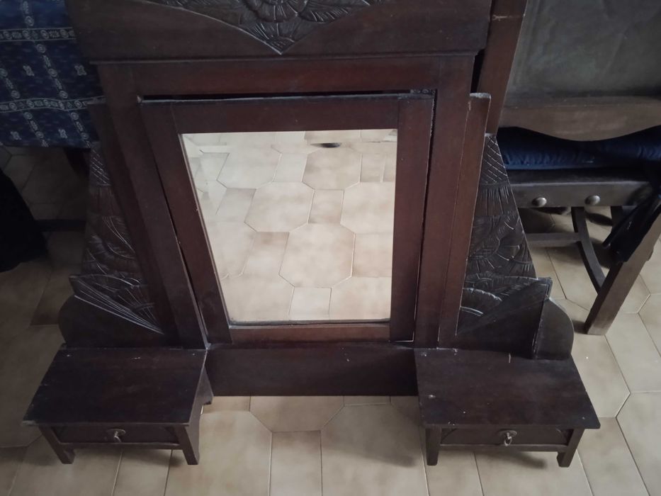 Espelho antigo em madeira