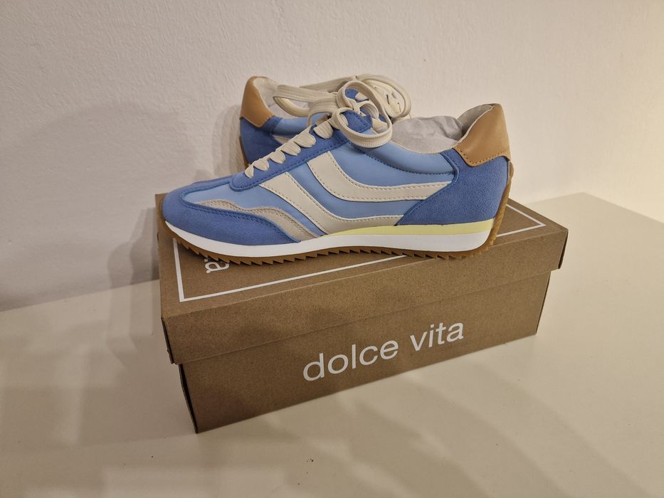 Dolce Vita ESHA – stylowe sneakersy w kolorystyce błękit/beż.