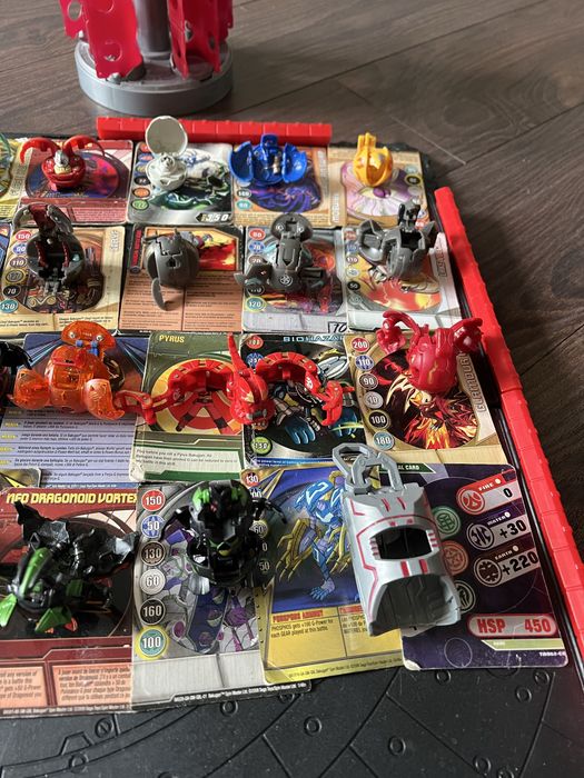 Колекція Bakugan, карти, арена та кейс