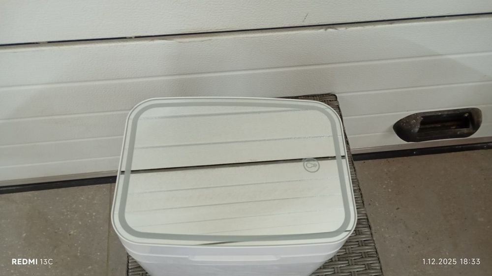 Elektryczna lodówka turystyczna / mini chłodziarka termoelektryczna