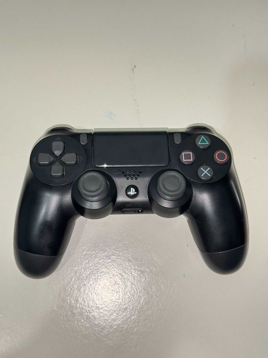 PlayStation 4 1TB (CUH-1216B) + Comando + Jogos + Selo Intacto