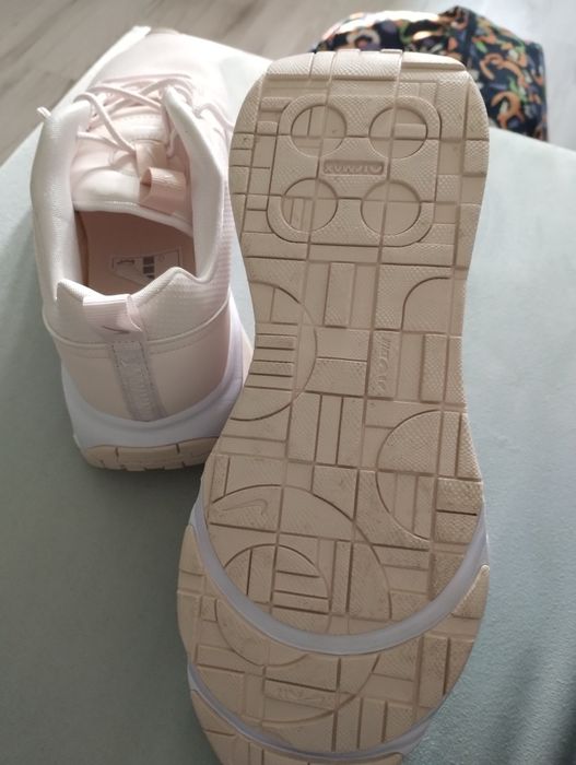 Sprzedam buty Nike nowe 43