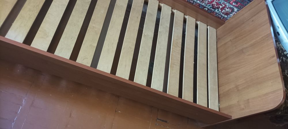 Продам кровать,б/у в отличном состоянии спальное место 2100+900.