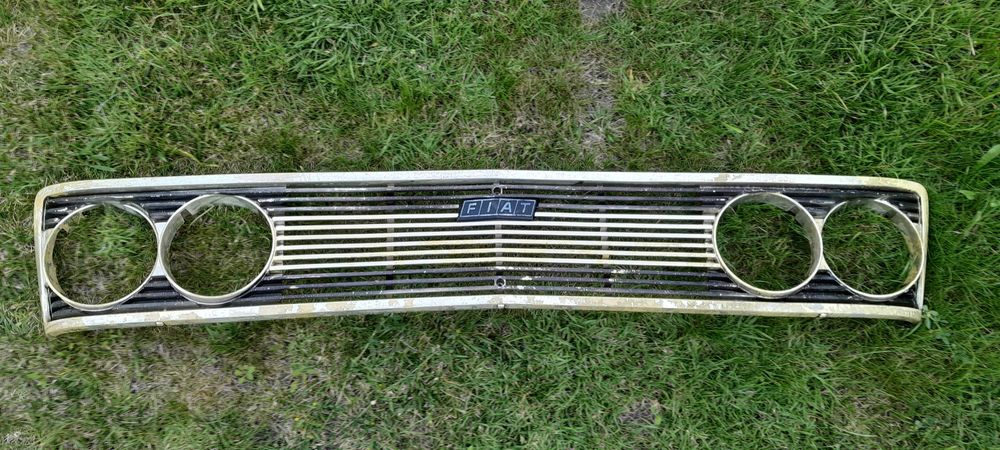 Grelha c/emblema fiat 132