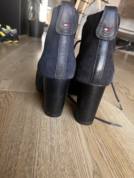 Botki Tommy Hilfiger granatowe sznurowane 40