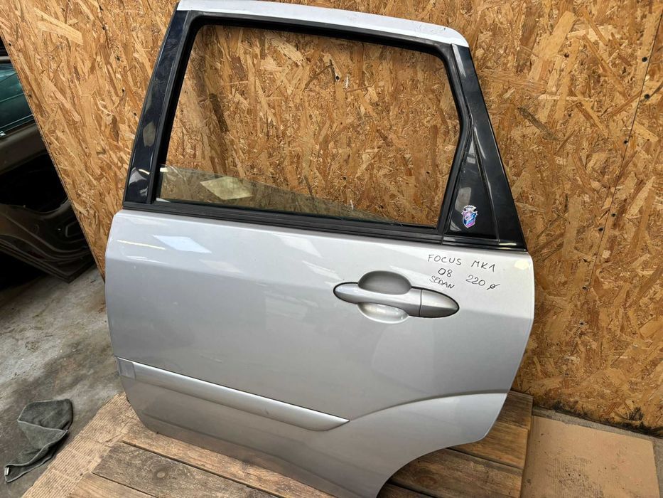 Drzwi lewy tył tylne pasażera Ford Focus mk1 sedan kolor 08