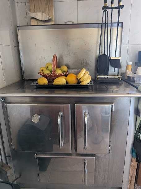 fogoa a lenha em inox, em bom estado e totalmente funcional