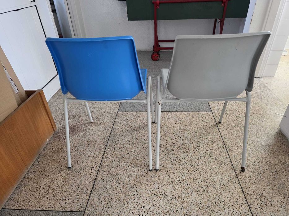 Cadeiras escolares / formação – várias unidades disponíveis