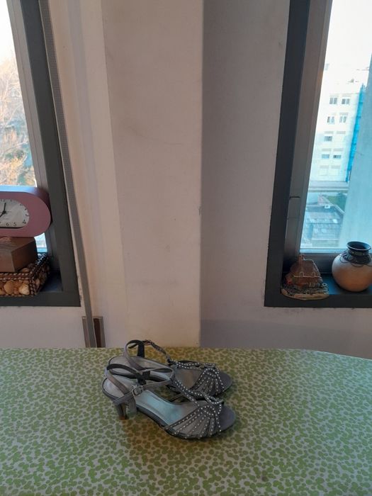 Vendo Sandálias de Senhora MANUEL ALVES muito bonitas como novas