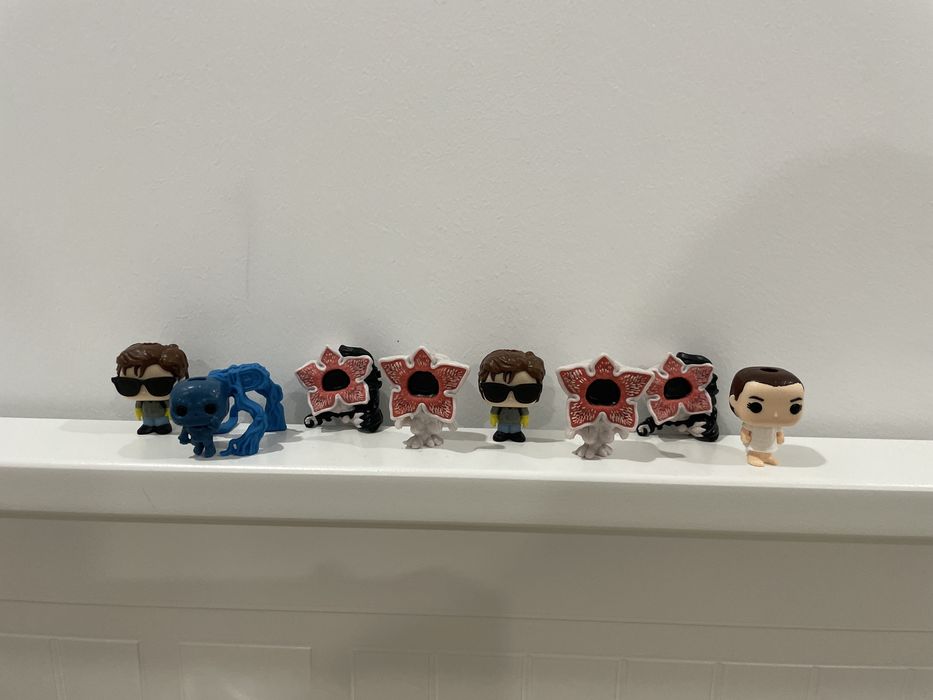 Bonecos kinder joy Stranger Things
