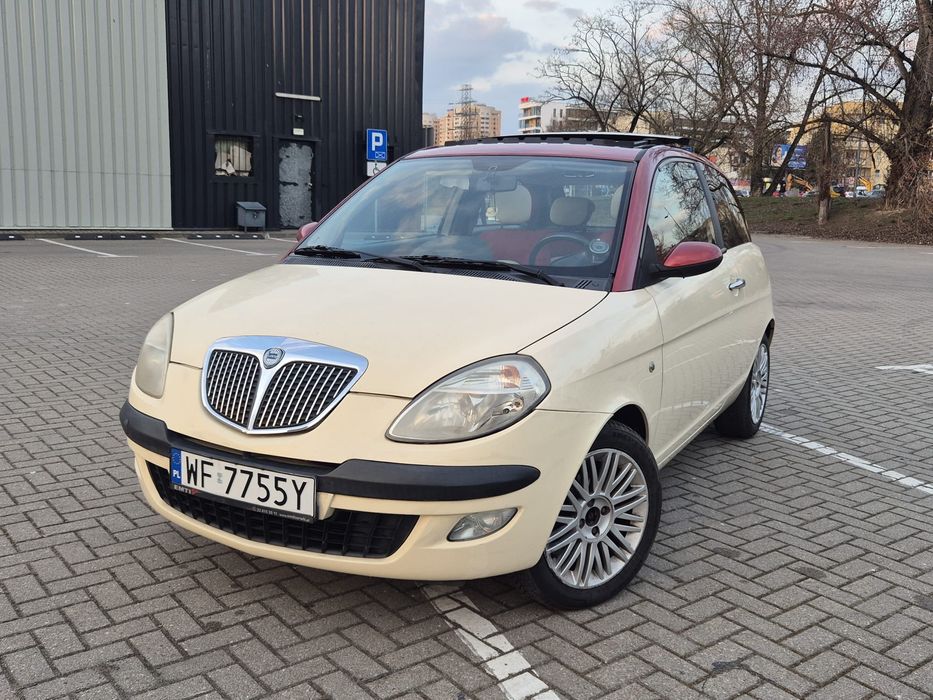 Piękna Lacia Ypsilon oro bi-colore