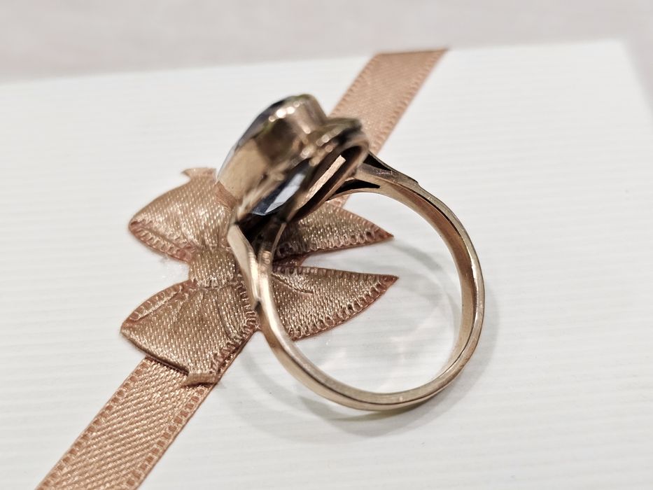 Złoty używany pierścionek PODŁUŻNE OCZKO NIEBIESKIE PR 585