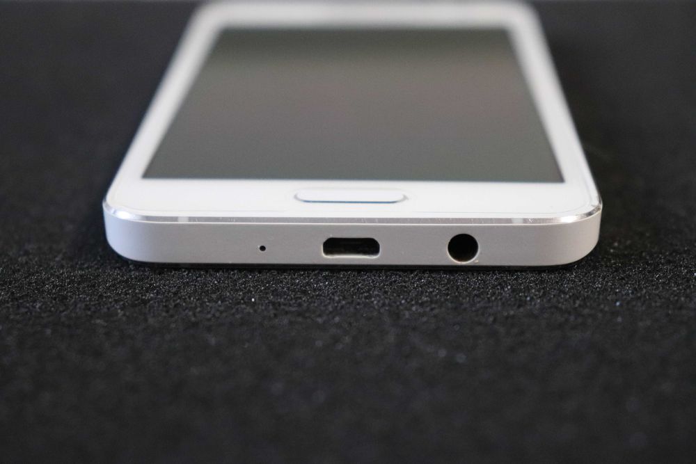 Смартфон Samsung Galaxy A3 A300H (Pearl White)