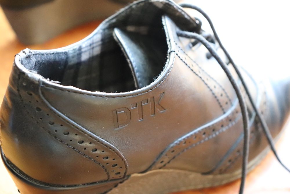 Sapatos de Pele com tacão - Originais DTK (Usados)
