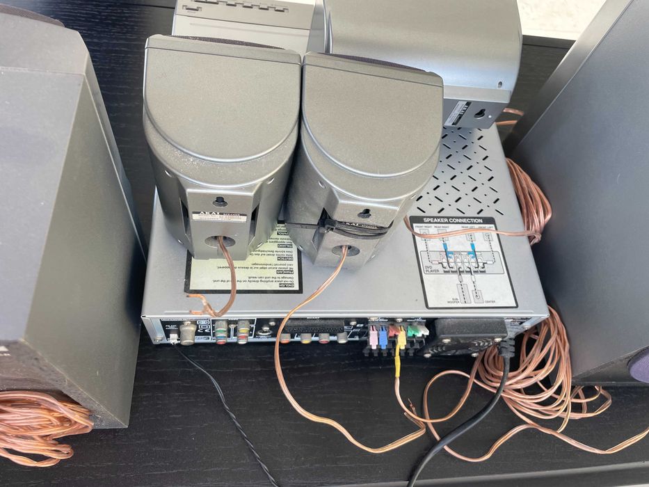 AKAI Home Theater System 5.1 – Liga, mas sem som