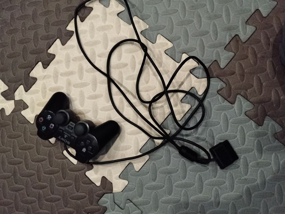 Uma Ps2 com comando e muito mais