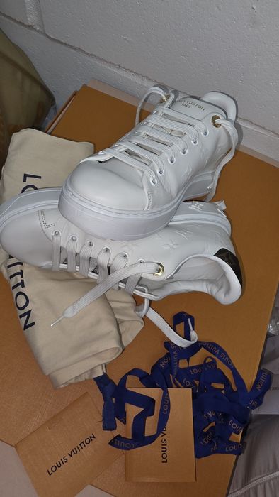 Tenis Louis Vuitton praticamente novos.