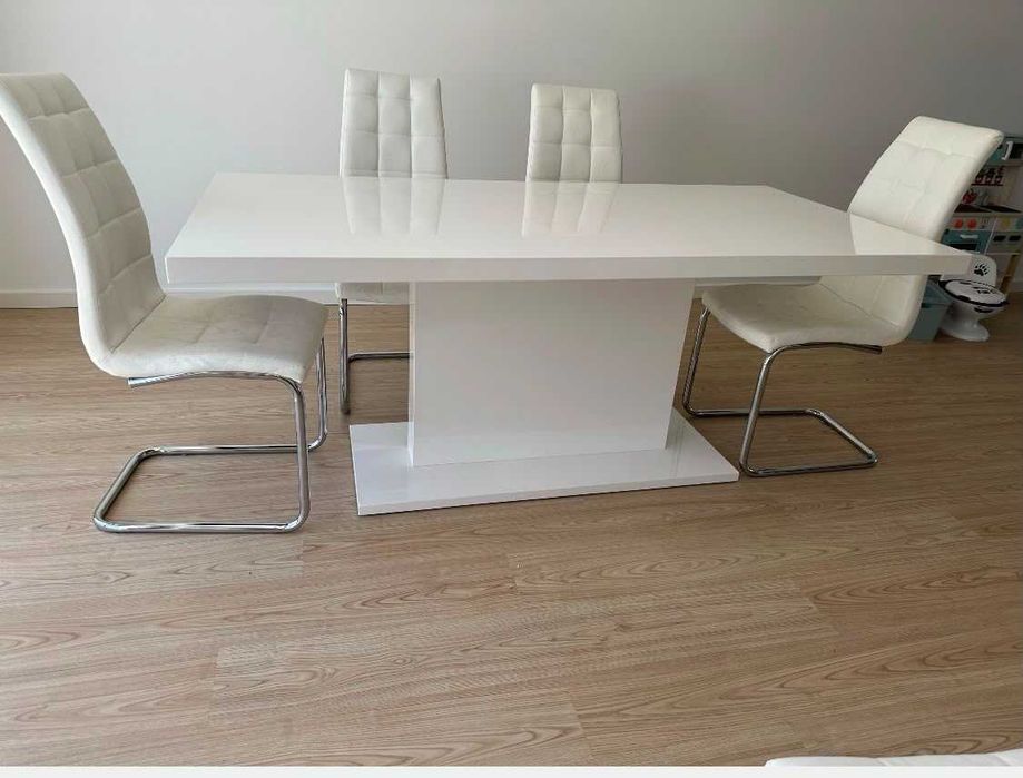 Mesa e 6 cadeiras