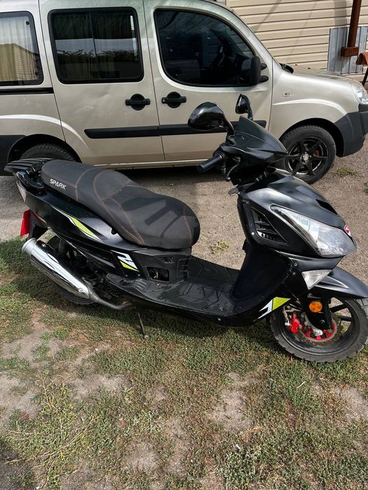 Скутер Spark 150
