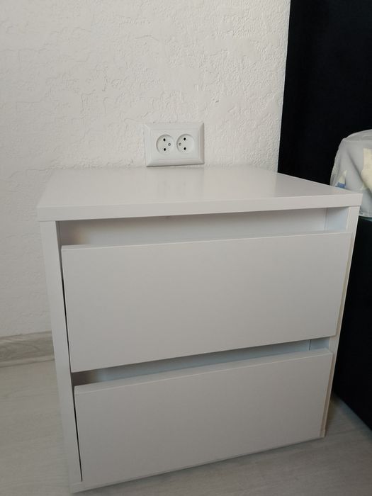 Продаю приліжкові 2 тупбочки, нові.