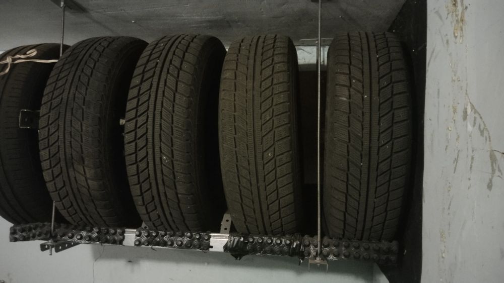 Продам шини з металевими дисками  195/65R15