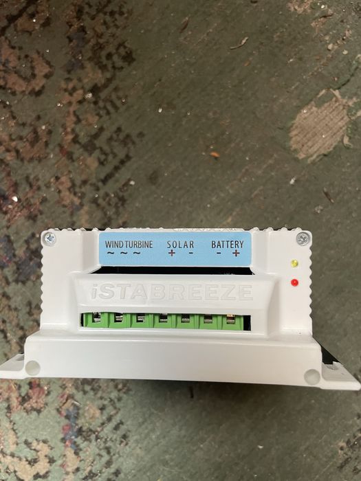 Hybrydowy regulator ładowania