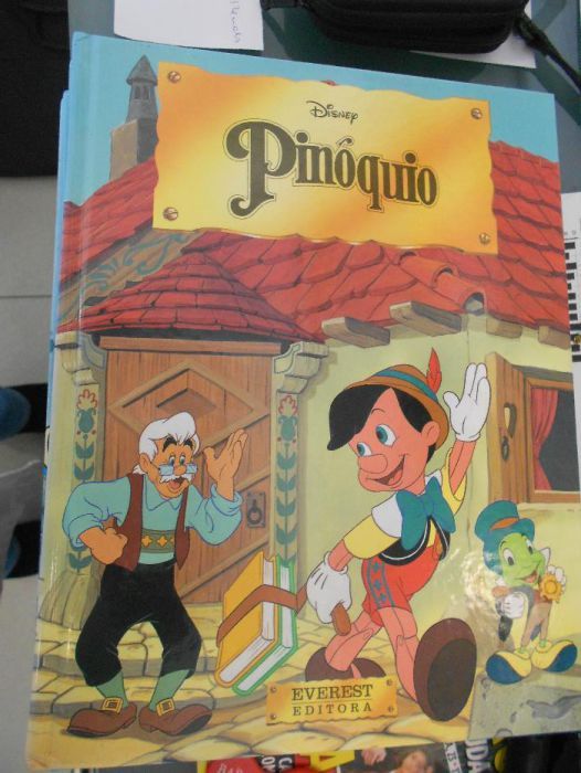 Vendo vários livros da Disney e outros como novos