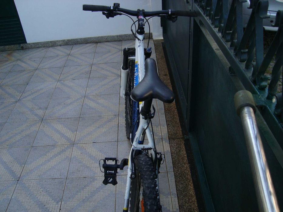 vendo bicicleta como nova tudo originale