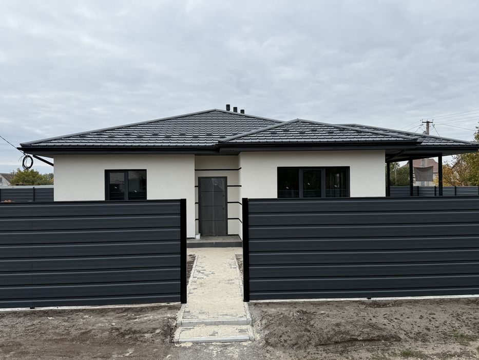 Новий будинок, щойно збудований єОселя. ГАЗ