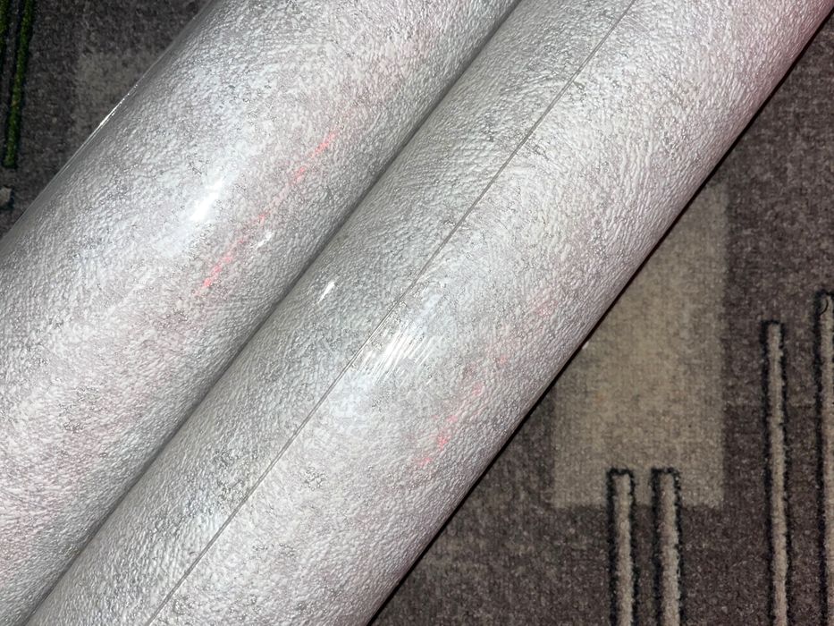 Два рулона обоев