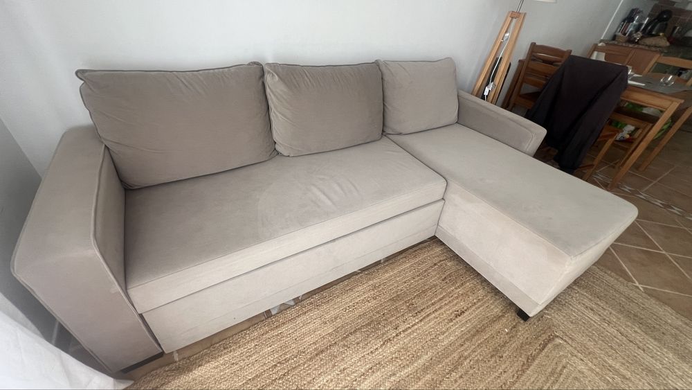 Oportunidade | 2 sofás-cama | 1 deles com chaise-longue