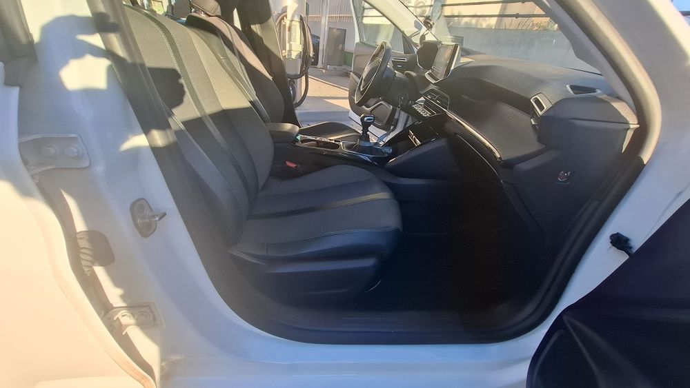 Peugeot 208 — fotografia 7