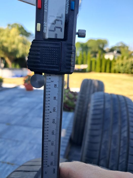 Komplet opon  235/50/19 .stan jak NOWE