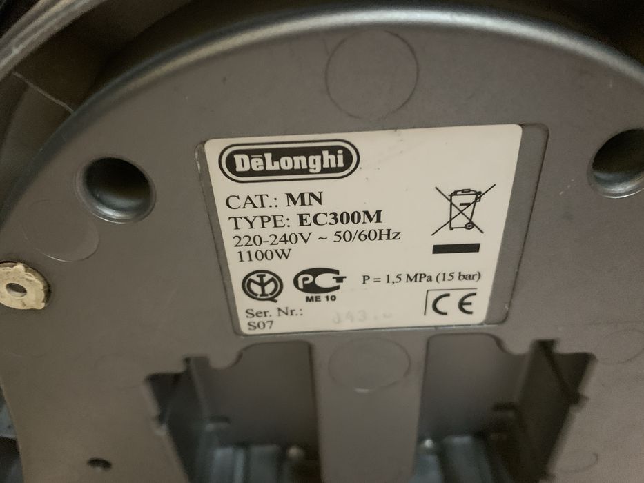 Кофеварка DeLonghi EC300M