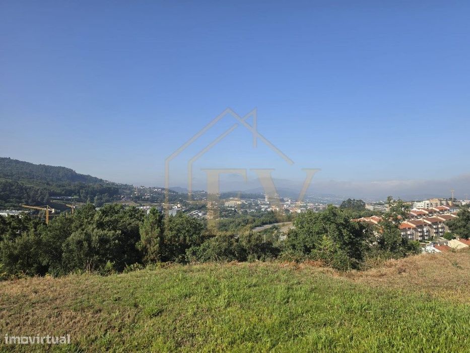 Terreno com 375m2 com vistas para a conhecida montanha da penha