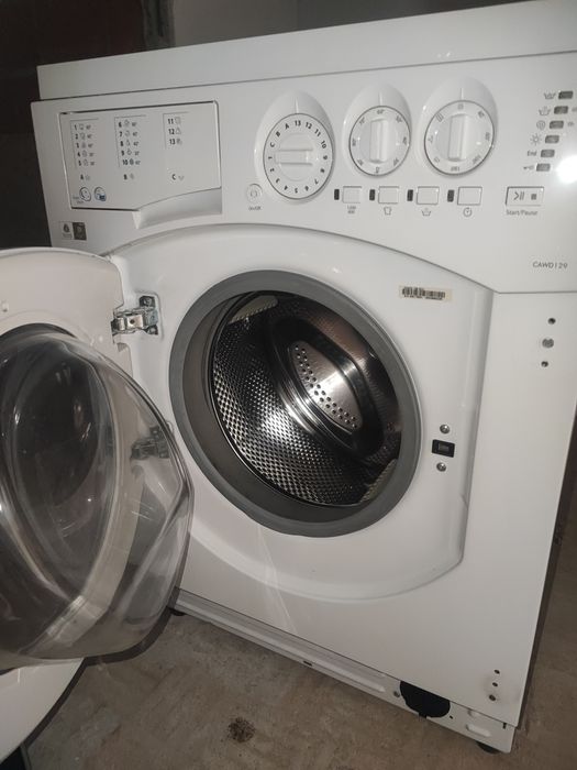 Máquina de lavar e secar roupa