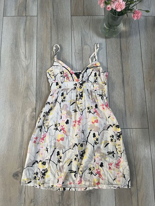 krótka sukienka w kwiaty na lato XS