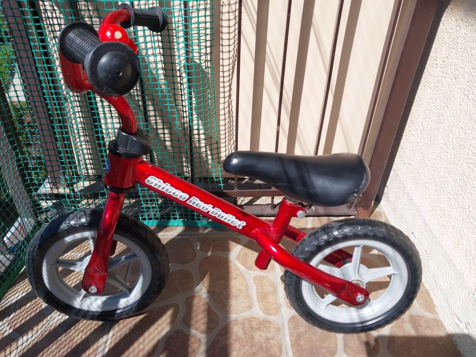 Rowerek biegowy chicco red bullet