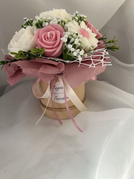 flower box. Bukiet prezentowy ze świec