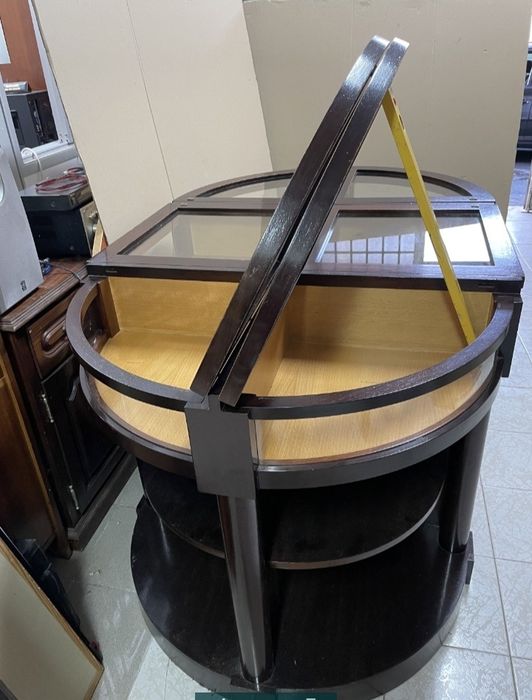 Magnífica Vitrine Expositor com Excelente Acabamento Desenho Exclusivo