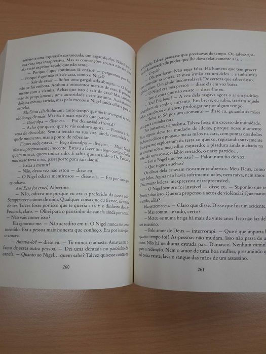 Livro: "O Rapaz de Olhos Azuis", de Joanne Harris