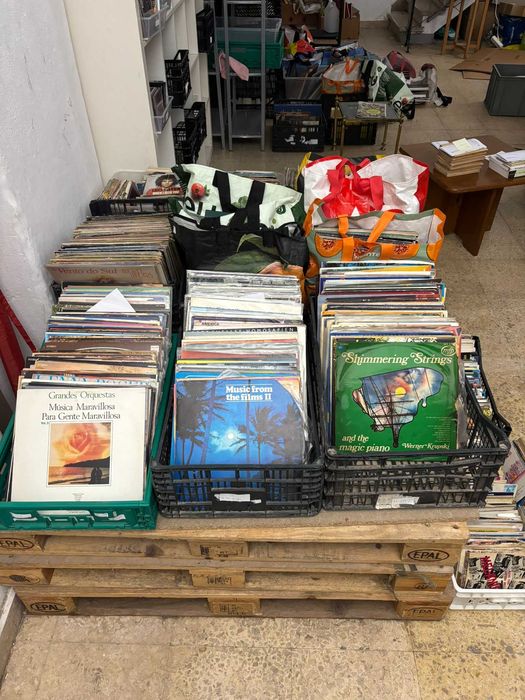 Armazém Livros, Vinil, CDs e DVDs para revenda