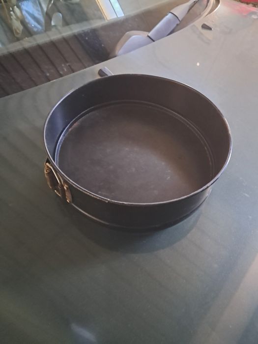 Caixa em netal preta para pizza, vintage