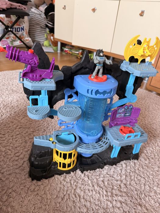 Imaginext DC Super Friends Bat-Tech Batcave firmy Fisher-Price