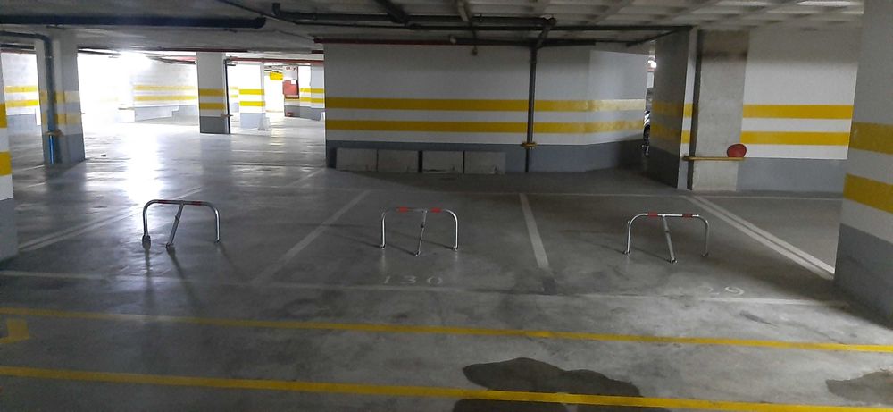 Garagem p/CARRO - Av. Berlim nº 27 - 3 min Aeroporto Aeroporto / A1