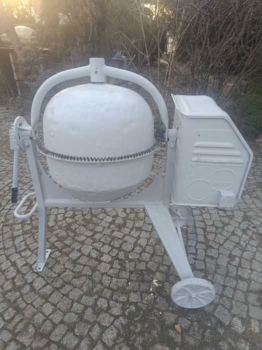 Betoniarka elektryczna 120l