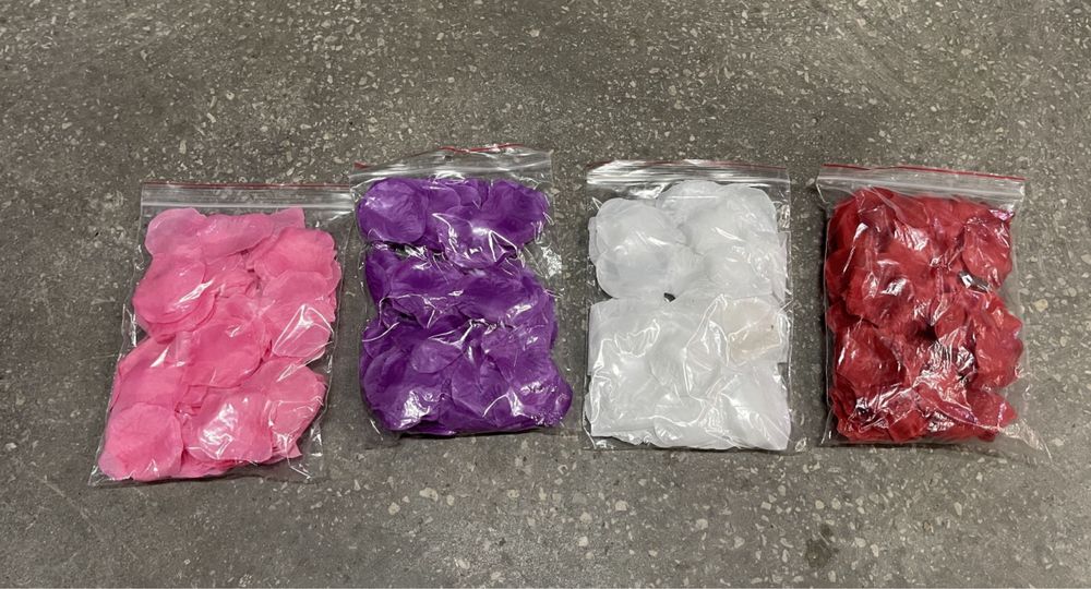 Штучні пелюстки троянд Тканина ! Не флезелін!