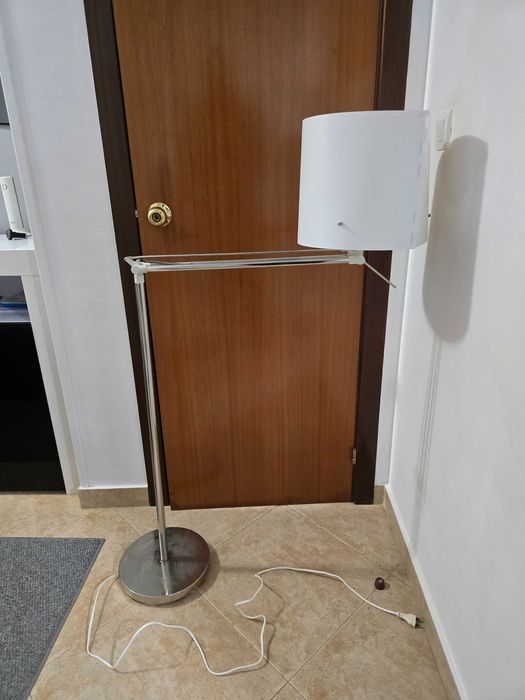 Candeeiro de pé alto