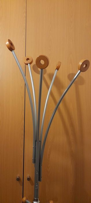 bengaleiro alto com pé em mármore